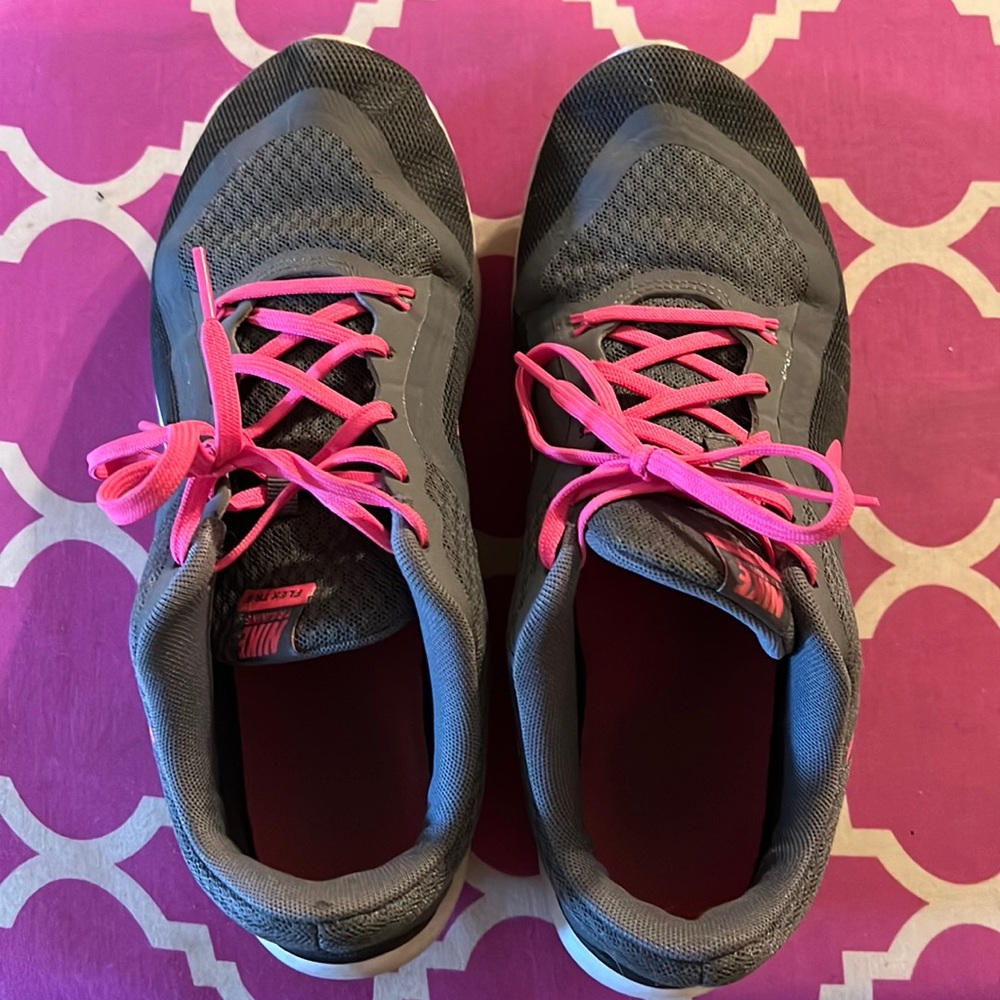 Nike gray and pink tennis shoes size 9